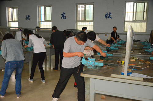 学校迎来2015年第一轮职业技能鉴定考试