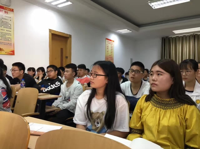 校区举办电子商务运营讲座