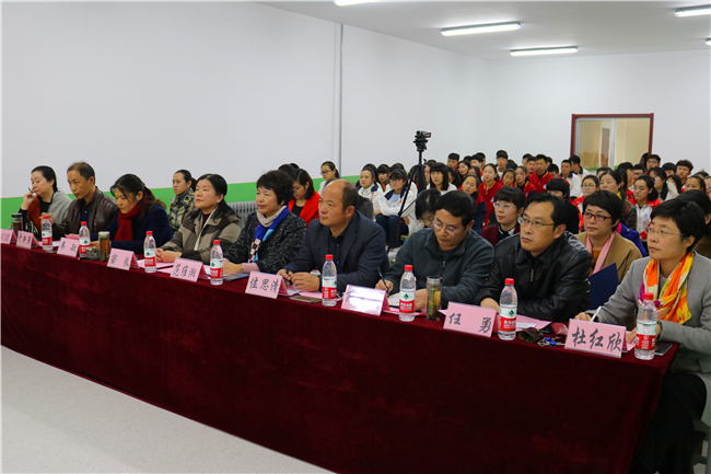 校区举办青年教师演讲比赛