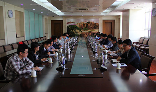 学校参加省商务厅团组织负责人及机关青年干部座谈会