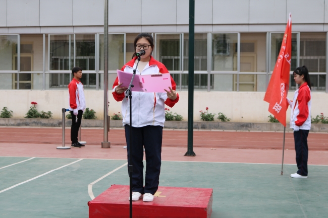 校区举行六月份升旗仪式