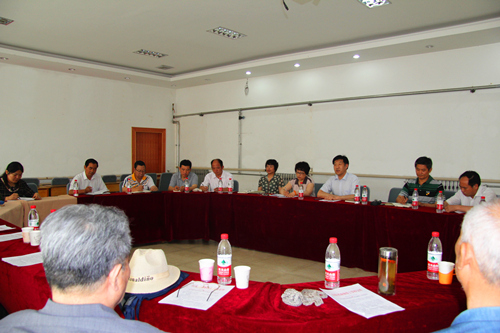 学校顺利召开老干部座谈会