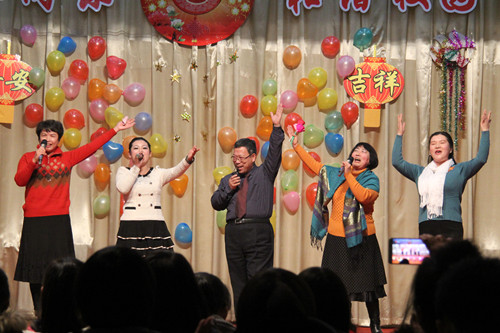 学校全体师生举行2014年新年联欢晚会