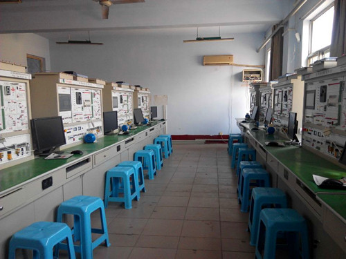 学校购入“可编程控制器实训装置”教学设备