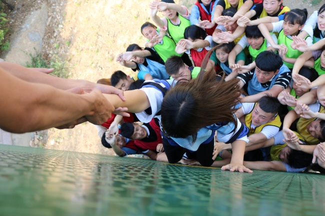 校区组织开展学生干部素质拓展训练活动