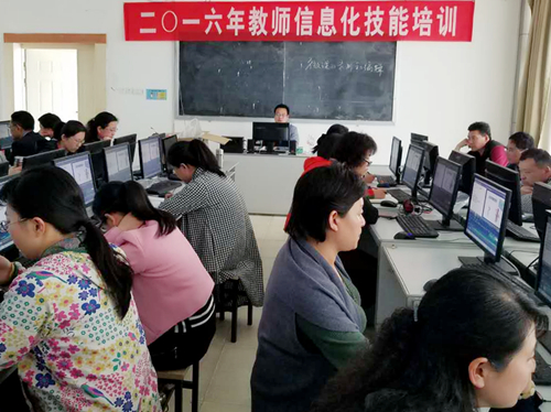 教学部门对教师进行微课制作培训