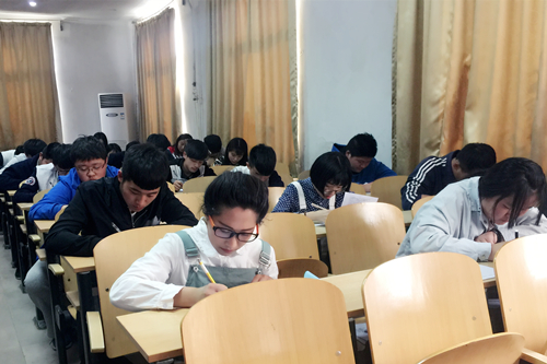 校区开展英语语法月的月测评活动