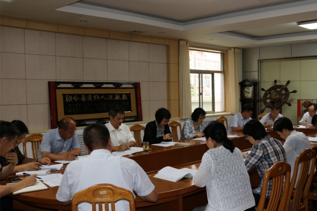 校区召开党委中心组专题学习会议