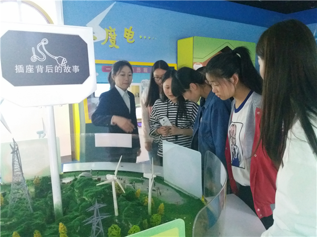 校区2015级学生参加德育公开课--社会实践活动