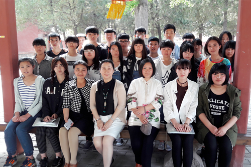 涉外旅游专业学生到岱庙参观