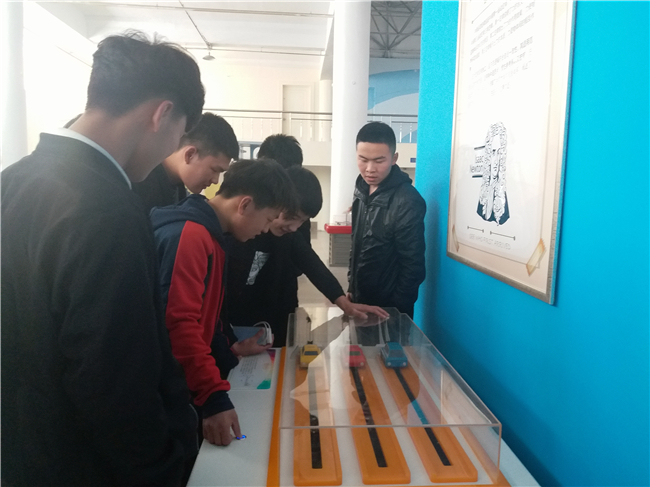 校区2015级学生参加德育公开课--社会实践活动